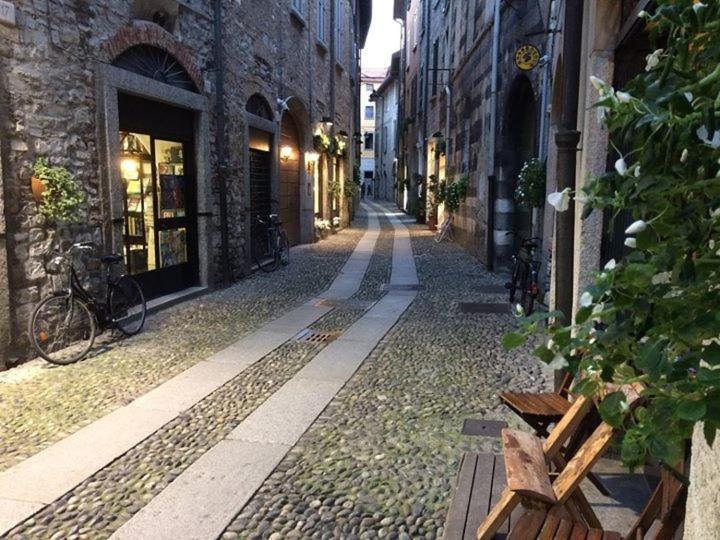 Ferienwohnung Antica Corte, Bilocale Nel Centro Storico Di Como Exterior foto